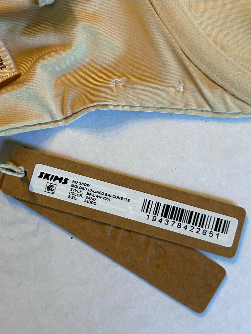 NWT SKIMS No Show Adjustable Molded Unlined Balconette Bra Sand 34DDD - Picture 8 of 9